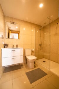 Baño de la planta superior