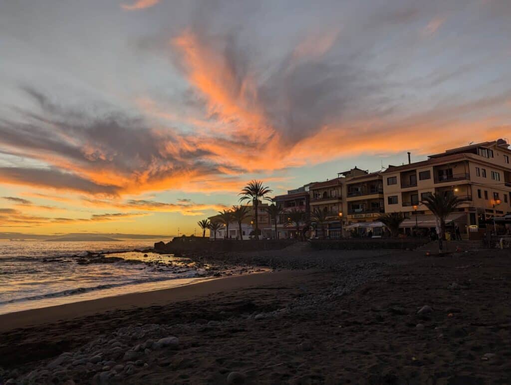 Holiday flat Valle Gran Rey "Maria y Mar" - Sunset on the beach in front of the apartment